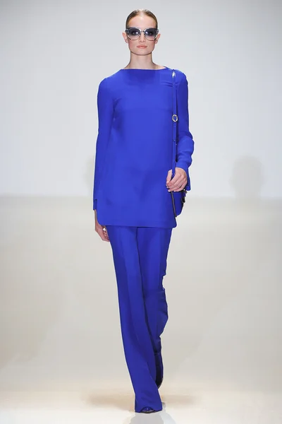 Look 15